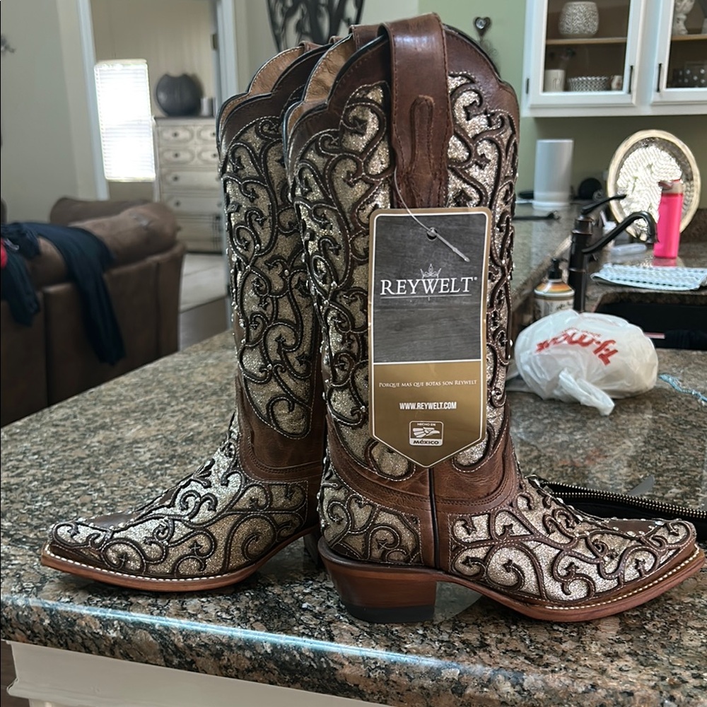 Reywelt Intricate Brown and Cream Boots